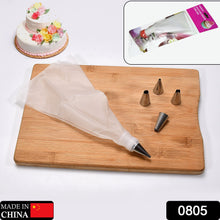 Piping bag and nozzle set for cake frosting