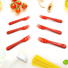 Easy-to-use plastic cutlery set for kids.