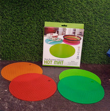 Silicone hot mat with durable construction